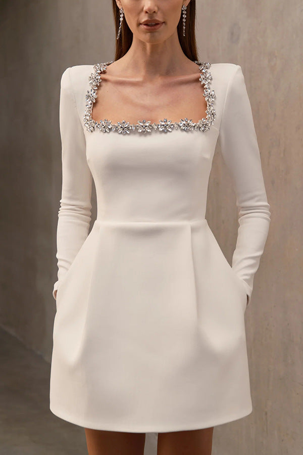 Vestido Chic con Detalle Joya