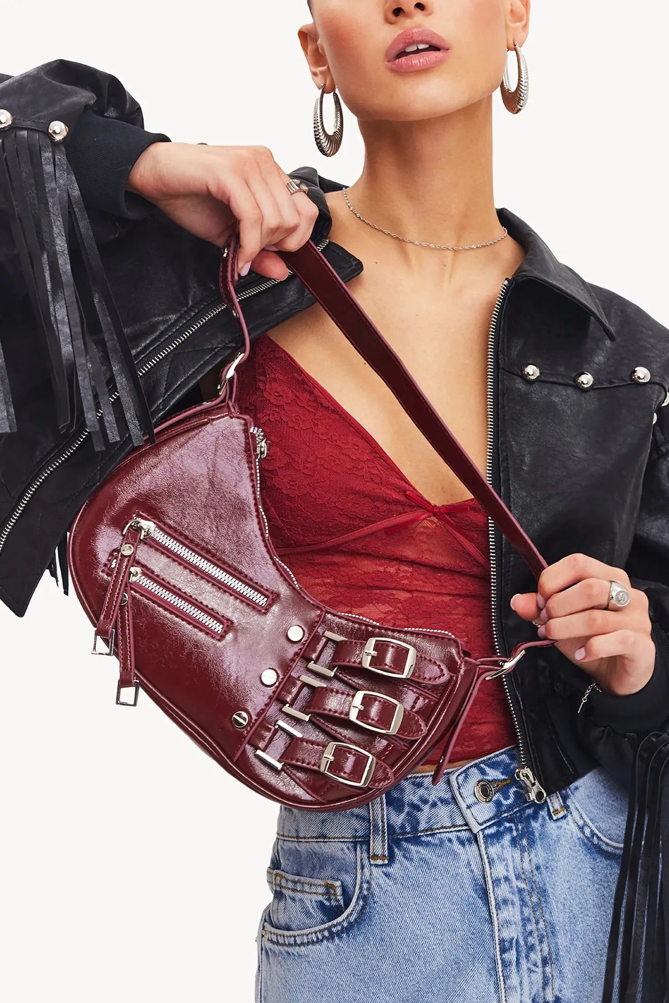 Bolso Baguette con Detalles Metálicos